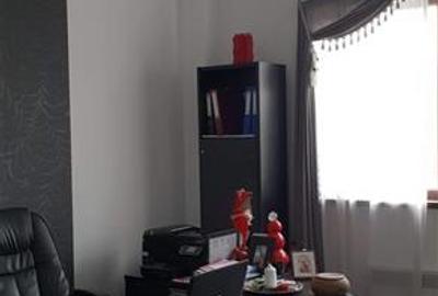 Spațiu comercial, de 800 mp, în Central - 4