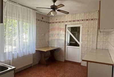 Casă cu 5 camere cu Garaj în Ciritei - 4