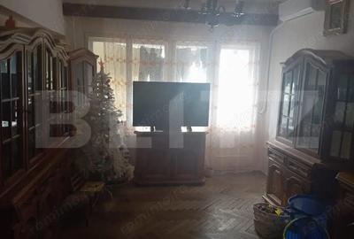 Apartament cu 4 camere decomandat în Central