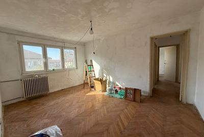 Apartament cu 3 camere semidecomandat în Dacia