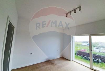 Casa / Vila - 132,5 mp  , teren - 264 mp  / zona Carcea - 23