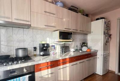 Apartament cu 4 camere, decomandat, 76 mp, zona Parcul Teilo - 2