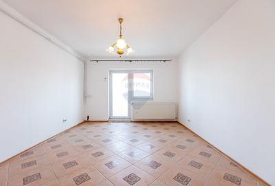 Apartament cu 3 camere decomandat în Traian - 1