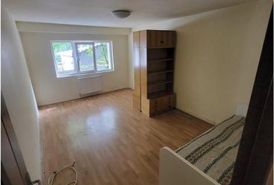 Apartament 2 camere, S 50 mp + balcon, decomandat,, Plopilor. - 2