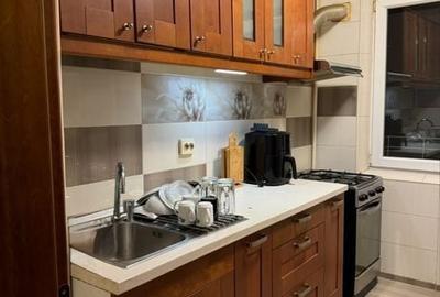 Apartament cu 3 camere decomandat în Iancului