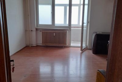 Dna Ghica, bloc reabilitat, 8/10, decomandat, liber, spatios,  doua balcoane - 1