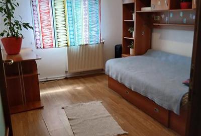 Apartament cu 3 camere decomandat în Buzaului - 2