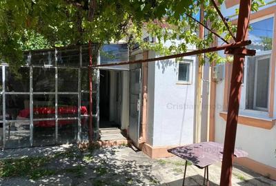 Casă cu 4 camere cu Teren 290 Mp în Central - 3