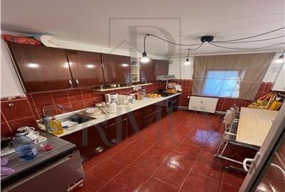 Apartament cu 3 camere decomandat, mobilat în Mircea cel Bătrân