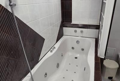 Apartament decomandat în Est