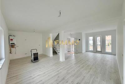 Duplex cu 4 camere cu Canalizare în Ipotești - 1