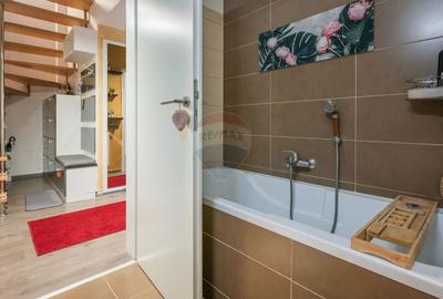 Apartament cu 3 camere decomandat, mobilat în Tractorul - 7