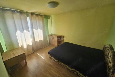 Apartament cu 3 camere semidecomandat în Calea Caransebeșului