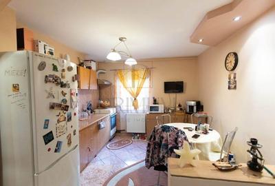 BUCOVINA - 3 CAM - DECOMANDAT - ETJ.2 - 2 BAI - 2 BALCOANE - CENTRALA - ZONA EXC - 2