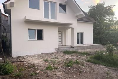 Casă cu 4 camere în Petru Rareș - 1