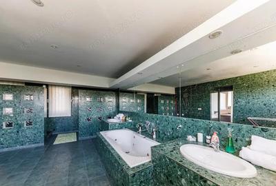 Casă cu 6 camere cu Teren 950 Mp în Central