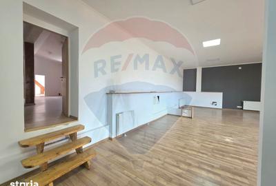 Spațiu comercial, de 179 mp, în Central - 4