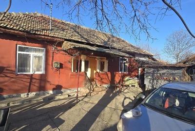 Casă cu Teren 923 Mp în Central - 1