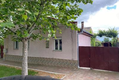 Casă cu 4 camere cu Teren 1141 Mp în Central - 2