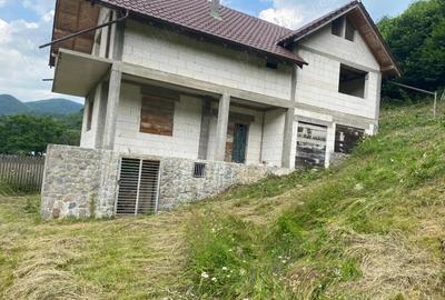 Casă cu 6 camere în Săcuieu - 1