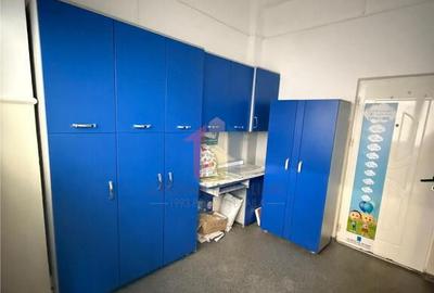 Spațiu comercial, de 40 mp, în Central - 4