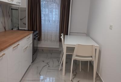 Garsonieră decomandată în Titan - 2