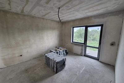 Casă cu 4 camere cu Teren 180 Mp în 1 Decembrie - 2