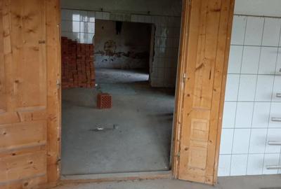 Casă cu 3 camere cu Teren 1440 Mp în Zăbrani - 1