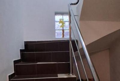 Casă cu 4 camere cu Teren 1200 Mp în Central