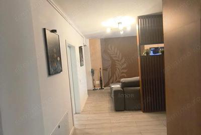 APARTAMENT 3 CAMERE// ZONA 9 MAI - 1