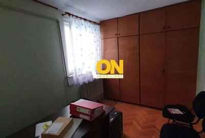 Apartament la casa, 4 camere, pretabil pentru birouri, zona Cetate - 3