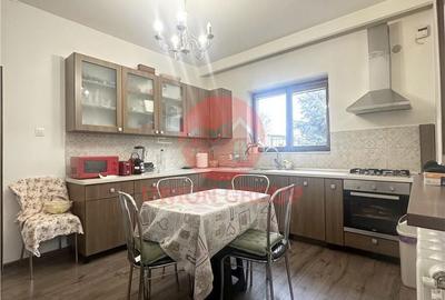 Casă cu 6 camere cu Teren 1000 Mp în Central - 15