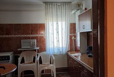Apartament cu 4 camere decomandat în Micro 20