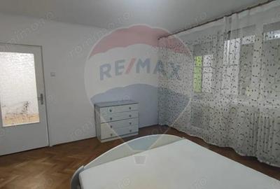 De inchiriat apartament 3 camere spatios etaj 1 Splaiul Crisanei - 18