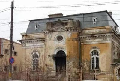 Casă cu 10 camere cu Teren 2400 Mp în Central - 3