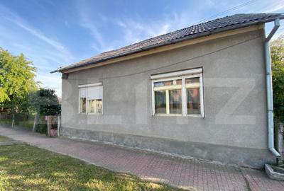 Casa cu teren 10 ari, 2 anexe ?i dublu front stradal B - 1