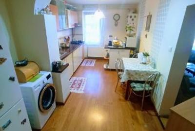Apartament cu 3 camere decomandat în Tractorul - 2