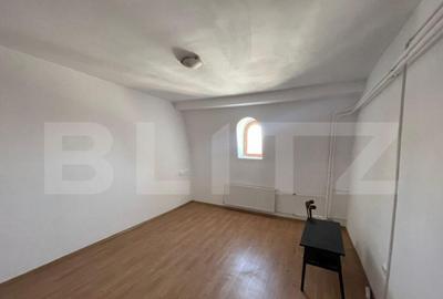 Spațiu comercial, de 18 mp, în Central - 3