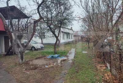 Casă cu 3 camere cu Teren 1500 Mp în Central - 1