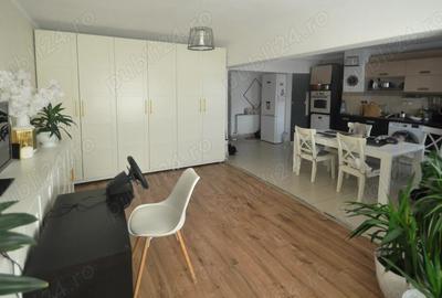 Vand apartament cu 3 camere in centrul orasului Ramnicu Valcea etaj 4 - 5