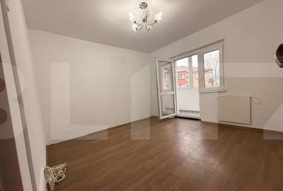 Apartament spa?ios cu 4 camere, 2 bai ?i camara, zona - 3