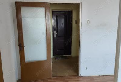 Garsoniera 200m metrou GORJULUI [necesita renovare] - 2