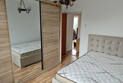 Apartament cu 3 camere semidecomandat în Berceni - 2
