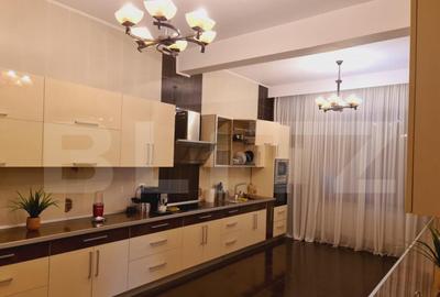 Casă cu 7 camere cu Teren 700 Mp în Central - 8