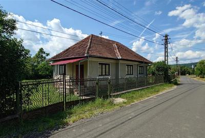 Teren generos si casa din caramida in satul istoric Tebea - 1