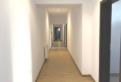 Cladire renovata, pretabila pentru hotel, pensiune, retreat, centru, etc - 7