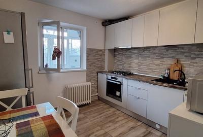 Apartament cu 3 camere semidecomandat, mobilat în Titan - 19