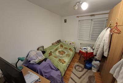 Apartament cu 2 camere, decomandat, etajul 3/4, zona Podu Ros - 2