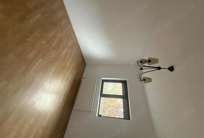 Casă cu 5 camere cu Teren 72 Mp în Giroc