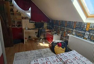 Casă cu 5 camere cu Teren 1000 Mp în Florești